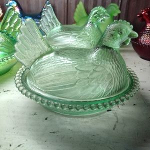 Vintage glass hen on nest. 7"